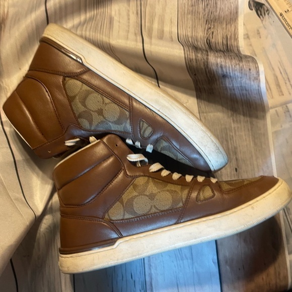 Coach Clip Court High Top Sneaker In Signature Canvas in GUC - Picture 1 of 8